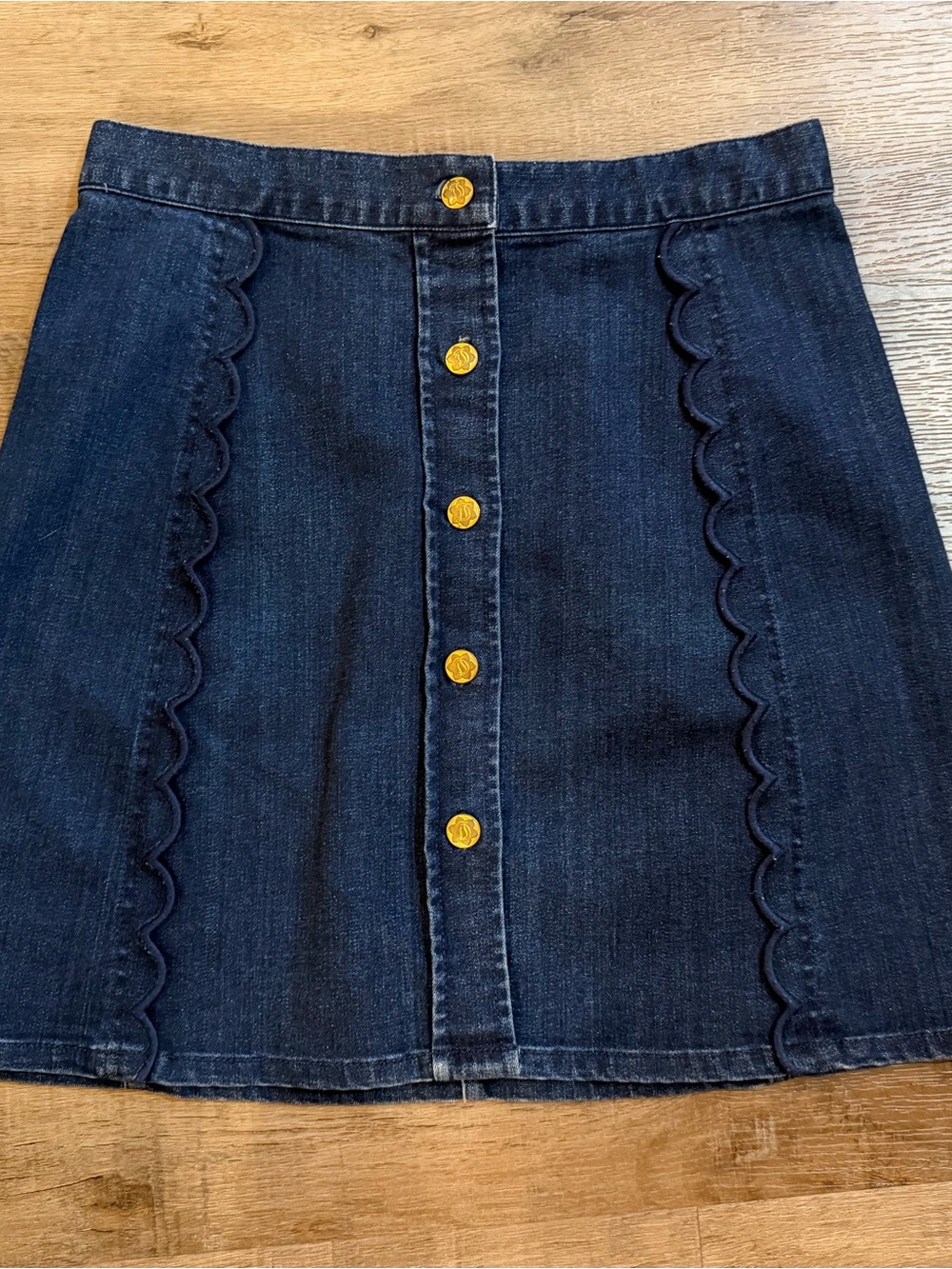 Draper James Blue Jean Denim Skirt  Scalloped & Button Details Size 8 - Picture 7 of 14